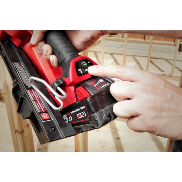 Akumulatora Naglu pistole 34° Milwaukee M18 FFN-502C